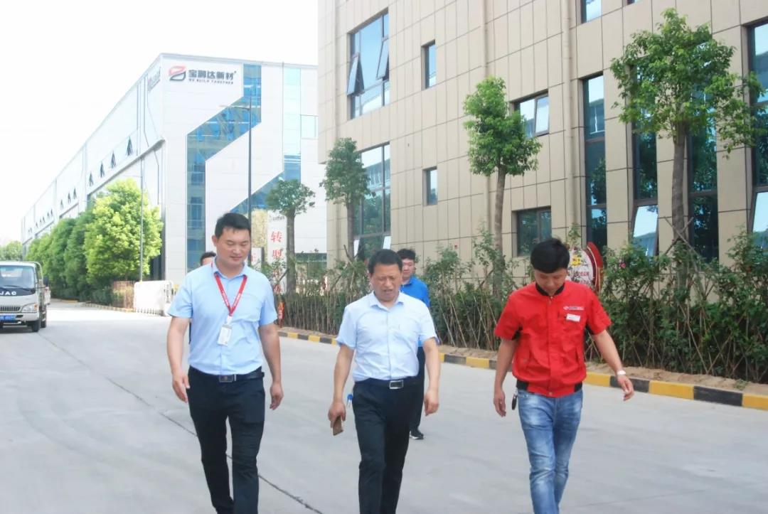 情系一線，市產(chǎn)業(yè)集聚區(qū)領(lǐng)導(dǎo)一行慰問寶潤達(dá)生產(chǎn)員工