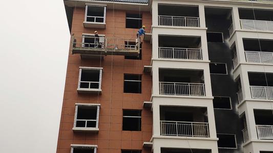 真石漆施工噴幾遍最為適宜？