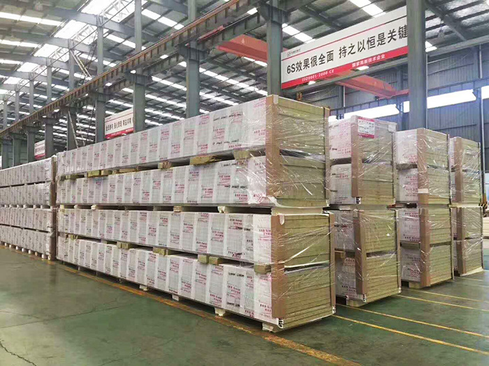 聚氨酯封邊巖棉夾芯板的價格為什么比普通巖棉復(fù)合板高？