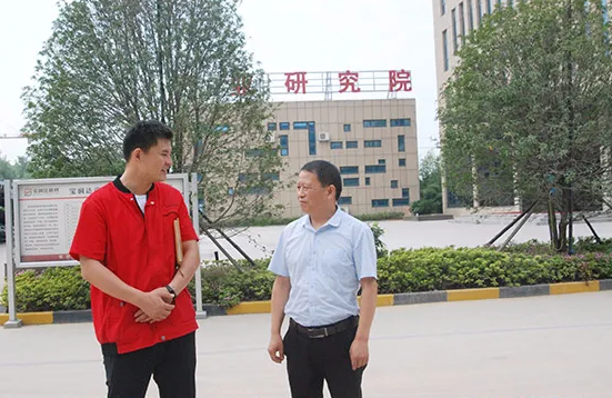 【政府關(guān)懷】市產(chǎn)業(yè)集聚區(qū)領(lǐng)導(dǎo)一行慰問寶潤(rùn)達(dá)一線員工