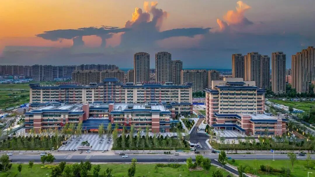 守正創(chuàng)新筑“醫(yī)”心 外墻為筆繪岐黃——寶潤(rùn)達(dá)以品質(zhì)工程助力河南中醫(yī)藥大學(xué)第一附屬醫(yī)院東院區(qū)煥新啟航